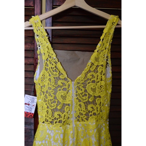 Bright Canary Yellow Sleeveless Lace Dress w/Mulit-Colored Floral Border Sz: S - Picture 4 of 5